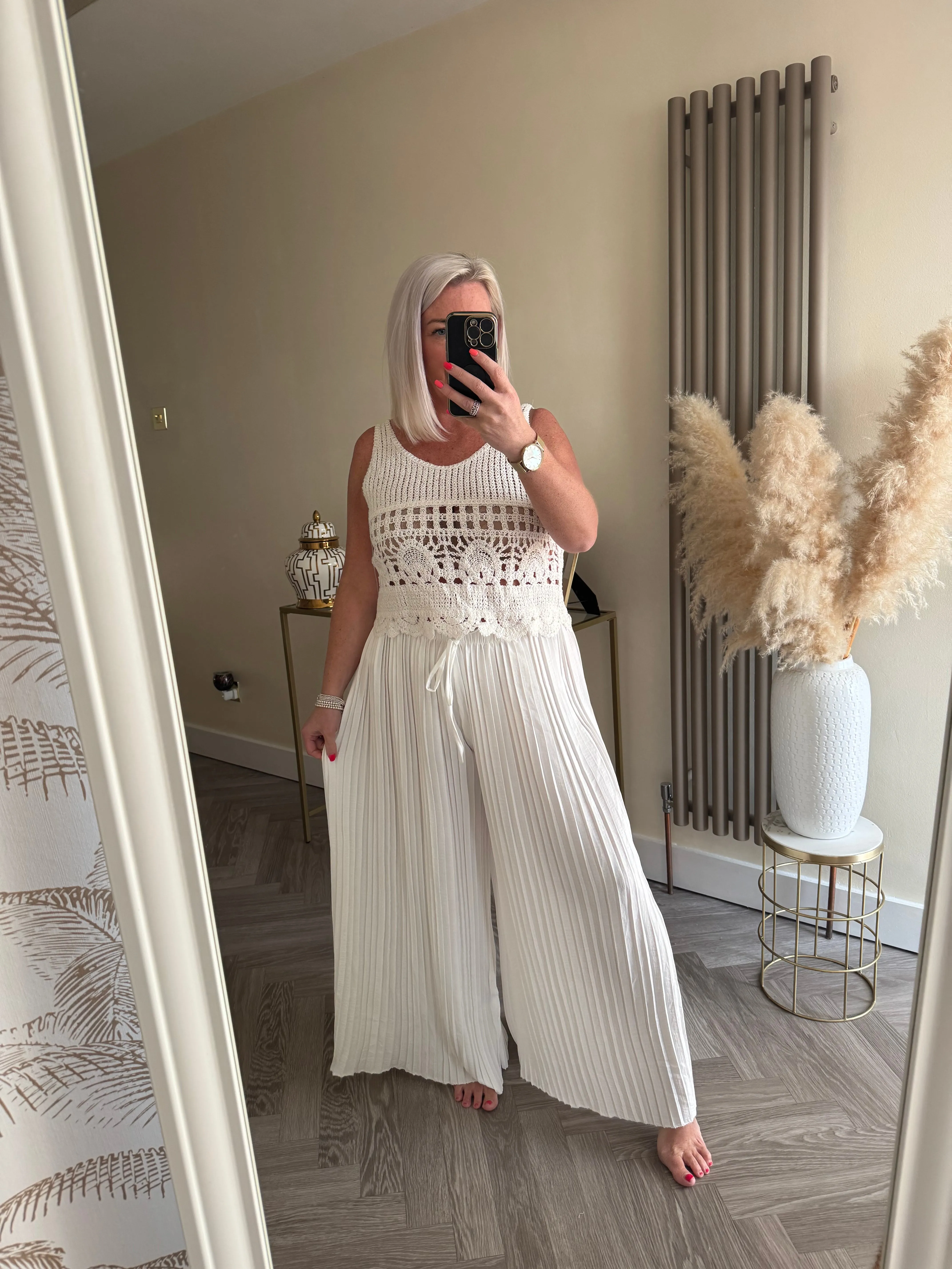 The elasticated pleated trousers